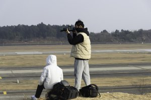 双流机场航空爱好者正在拍摄